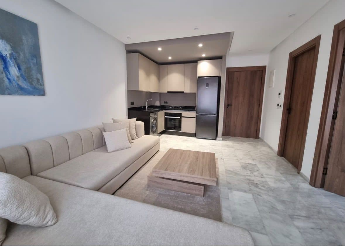 Magnifique studio lumineux, bien agencé et ensoleillé, donnant sur façade, situé au 3ème étage avec ascenseur 🛗, dans un immeuble sécurisé livré récemment, dans le quartier prisé d'Oasis